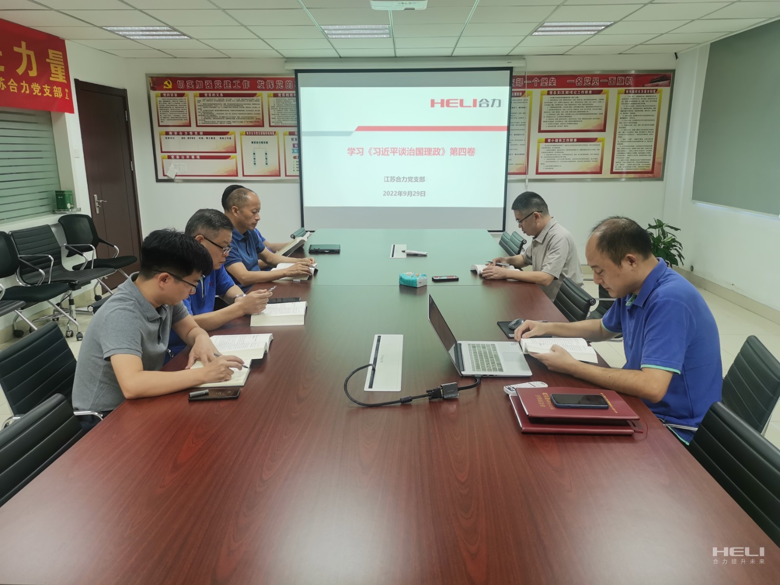 江苏pp电子党支部进建现场.jpg